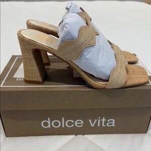 NWT Dolce Vita Beige Textured Heels